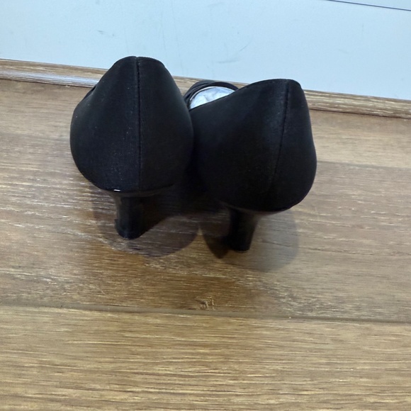 Abella Women's Suede Strappy Low Heeled Dress Shoes, Size 10, EUC, Blac - Picture 2 of 9